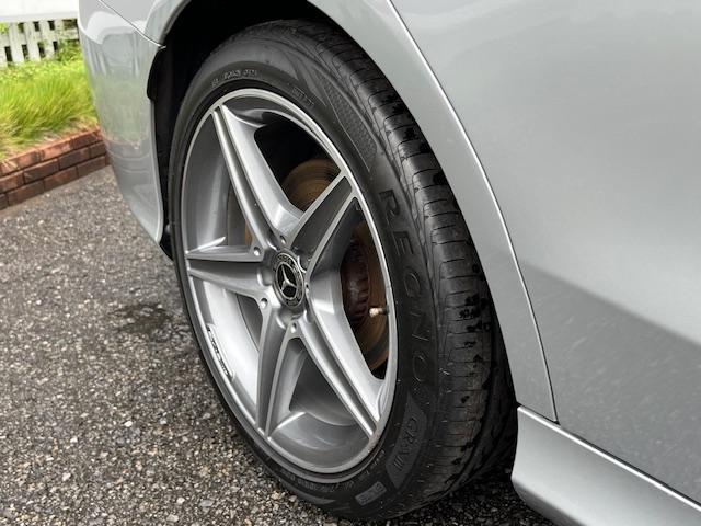 Ｃクラスステーションワゴン Ｃ１８０　ステーションワゴン　ローレウスエディション　ワンオーナー　禁煙車　保証書　手帳　取説　整備記録簿　スペアキー　ＲＳＰ　ヒーター付き黒革シート　スライディングルーフ　限定車　ＬＥＤライト（17枚目）