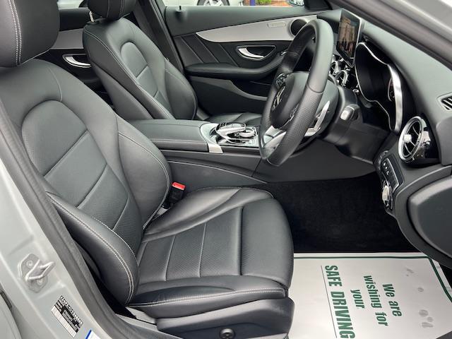 Ｃクラスステーションワゴン Ｃ１８０　ステーションワゴン　ローレウスエディション　ワンオーナー　禁煙車　保証書　手帳　取説　整備記録簿　スペアキー　ＲＳＰ　ヒーター付き黒革シート　スライディングルーフ　限定車　ＬＥＤライト（21枚目）