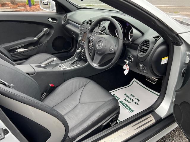ＳＬＫ ＳＬＫ２００コンプレッサー　禁煙車　保証書　手帳　取説　整備記録簿　スペアキー　ヒーター付き黒革シート　走行２５０００キロ（6枚目）