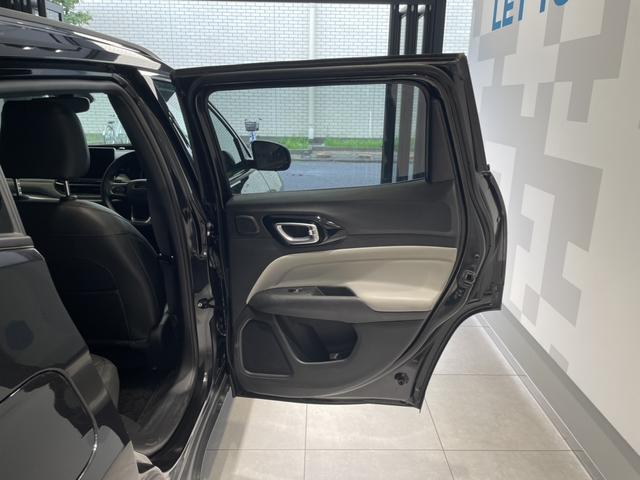 ジープ・コンパス リミテッド　認定中古車　ワンオーナー　ＥＴＣ２．０　ＡｐｐｌｅＣａｒＰｌａｙ　ＡｎｄｒｏｉｄＡｕｔｏ接続可能　置くだけ充電器　電動テールゲート　電動シート　リアエアコン吹き出し口（22枚目）