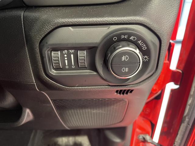 ジープ・ラングラーアンリミテッド スポーツ　認定中古車　ワンオーナー　ＥＴＣ　ドライブレコーダー前後　ブラックシートカバー（Ｄｏｔｔｙ）　ＡｐｐｌｅＣａｒＰｌａｙ　ＡｎｄｒｏｉｄＡｕｔｏ（37枚目）