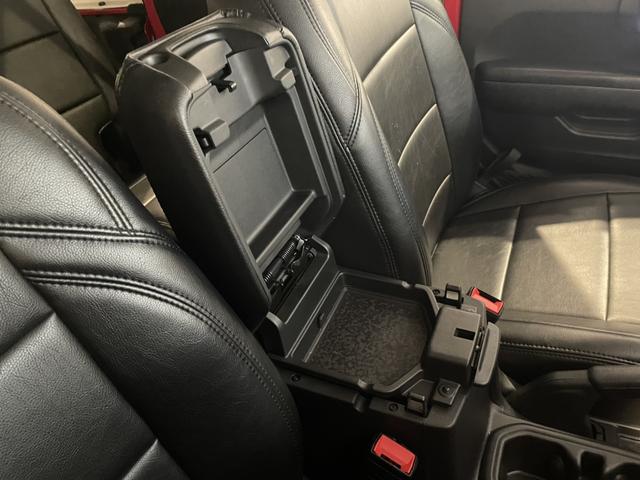 ジープ・ラングラーアンリミテッド スポーツ　認定中古車　ワンオーナー　ＥＴＣ　ドライブレコーダー前後　ブラックシートカバー（Ｄｏｔｔｙ）　ＡｐｐｌｅＣａｒＰｌａｙ　ＡｎｄｒｏｉｄＡｕｔｏ（52枚目）