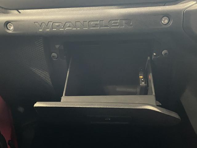 ジープ・ラングラーアンリミテッド スポーツ　認定中古車　ワンオーナー　ＥＴＣ　ドライブレコーダー前後　ブラックシートカバー（Ｄｏｔｔｙ）　ＡｐｐｌｅＣａｒＰｌａｙ　ＡｎｄｒｏｉｄＡｕｔｏ（59枚目）