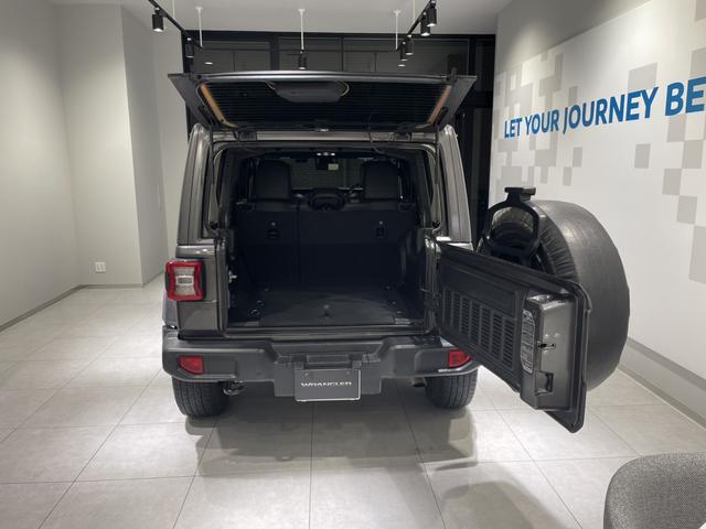 ジープ・ラングラーアンリミテッド サハラ　認定中古車　ワンオーナー　ＥＴＣ２．０　ドライブレコーダー前後　ＡｐｐｌｅＣａｒＰｌａｙ　ＡｎｄｒｏｉｄＡｕｔｏ　ＴＶチューナー（17枚目）
