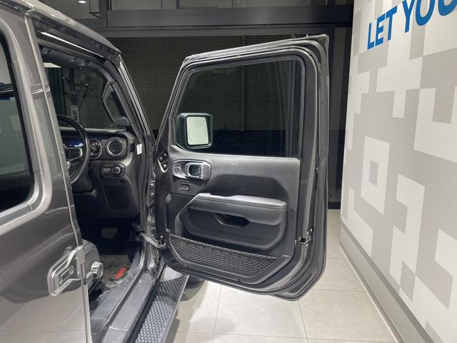 ジープ・ラングラーアンリミテッド サハラ　認定中古車　ワンオーナー　ＥＴＣ２．０　ドライブレコーダー前後　ＡｐｐｌｅＣａｒＰｌａｙ　ＡｎｄｒｏｉｄＡｕｔｏ　ＴＶチューナー（20枚目）