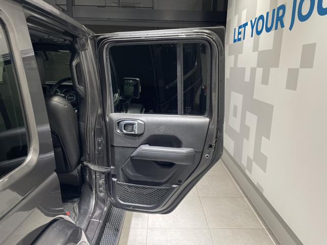 ジープ・ラングラーアンリミテッド サハラ　認定中古車　ワンオーナー　ＥＴＣ２．０　ドライブレコーダー前後　ＡｐｐｌｅＣａｒＰｌａｙ　ＡｎｄｒｏｉｄＡｕｔｏ　ＴＶチューナー（22枚目）