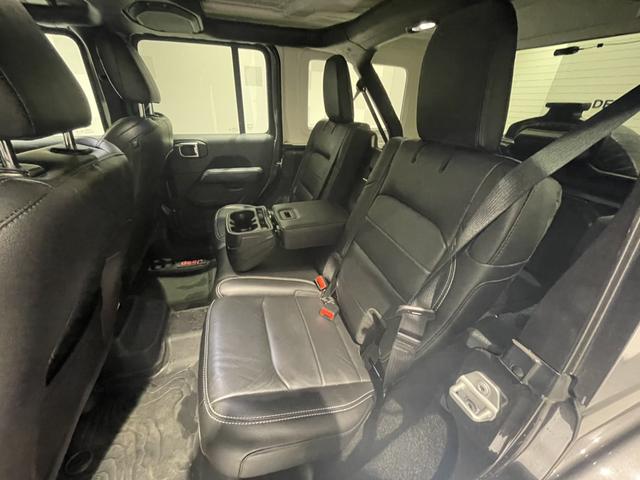 ジープ・ラングラーアンリミテッド サハラ　認定中古車　ワンオーナー　ＥＴＣ２．０　ドライブレコーダー前後　ＡｐｐｌｅＣａｒＰｌａｙ　ＡｎｄｒｏｉｄＡｕｔｏ　ＴＶチューナー（31枚目）