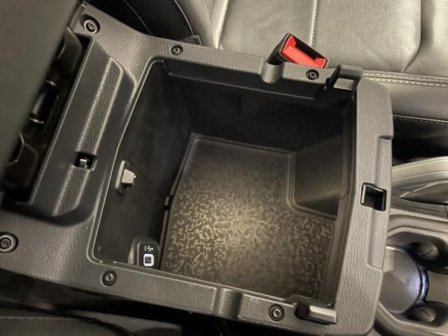 ジープ・ラングラーアンリミテッド サハラ　認定中古車　ワンオーナー　ＥＴＣ２．０　ドライブレコーダー前後　ＡｐｐｌｅＣａｒＰｌａｙ　ＡｎｄｒｏｉｄＡｕｔｏ　ＴＶチューナー（51枚目）