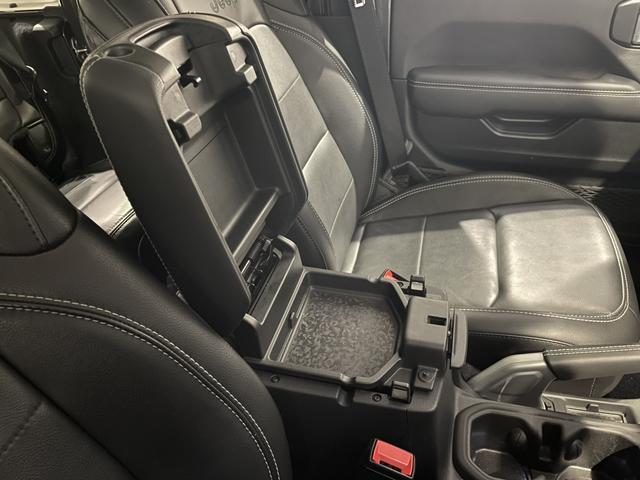 ジープ・ラングラーアンリミテッド サハラ　認定中古車　ワンオーナー　ＥＴＣ２．０　ドライブレコーダー前後　ＡｐｐｌｅＣａｒＰｌａｙ　ＡｎｄｒｏｉｄＡｕｔｏ　ＴＶチューナー（52枚目）