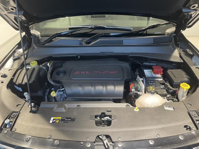 ジープ・コンパス リミテッド　認定中古車　当社デモカー　ＥＴＣ２．０　Ａｐｐｌｅｃａｒｐｌａｙ　ａｎｄｒｏｉｄａｕｔｏ　電動テールゲート　シートヒーター前席　ステアリングヒーター　アラウンドビューモニター（4枚目）