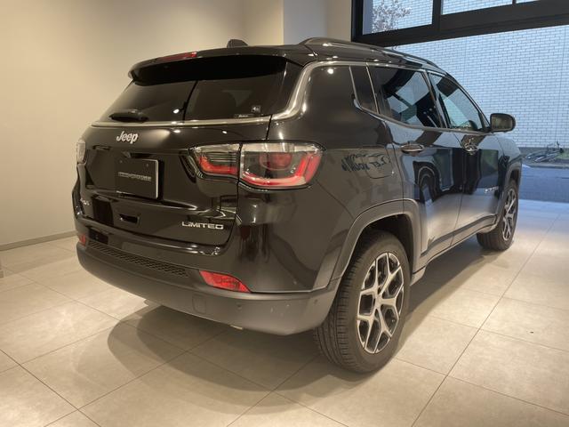 ジープ・コンパス リミテッド　認定中古車　当社デモカー　ＥＴＣ２．０　Ａｐｐｌｅｃａｒｐｌａｙ　ａｎｄｒｏｉｄａｕｔｏ　電動テールゲート　シートヒーター前席　ステアリングヒーター　アラウンドビューモニター（7枚目）