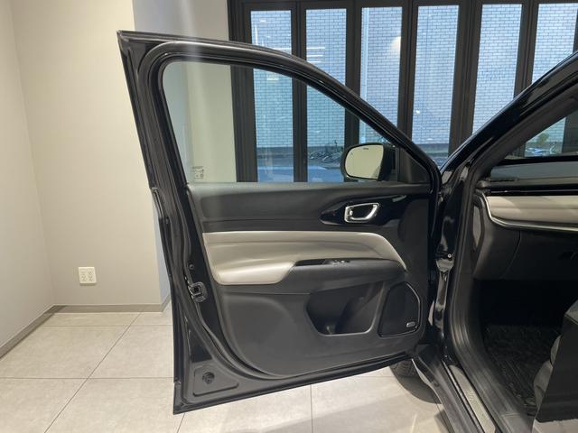 ジープ・コンパス リミテッド　認定中古車　当社デモカー　ＥＴＣ２．０　Ａｐｐｌｅｃａｒｐｌａｙ　ａｎｄｒｏｉｄａｕｔｏ　電動テールゲート　シートヒーター前席　ステアリングヒーター　アラウンドビューモニター（22枚目）
