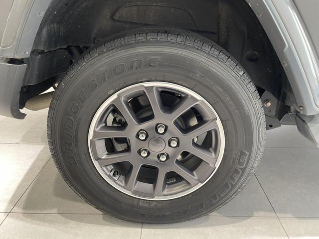 ジープ・ラングラー ８０ｔｈアニバーサリーエディション　認定中古車　ワンオーナー　ＥＴＣ２．０　Ａｐｐｌｅｃａｒｐｌａｙ　ＡｎｄｒｏｉｄＡｕｔｏ　ドライブレコーダー前後（10枚目）