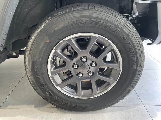 ジープ・ラングラー ８０ｔｈアニバーサリーエディション　認定中古車　ワンオーナー　ＥＴＣ２．０　Ａｐｐｌｅｃａｒｐｌａｙ　ＡｎｄｒｏｉｄＡｕｔｏ　ドライブレコーダー前後（13枚目）