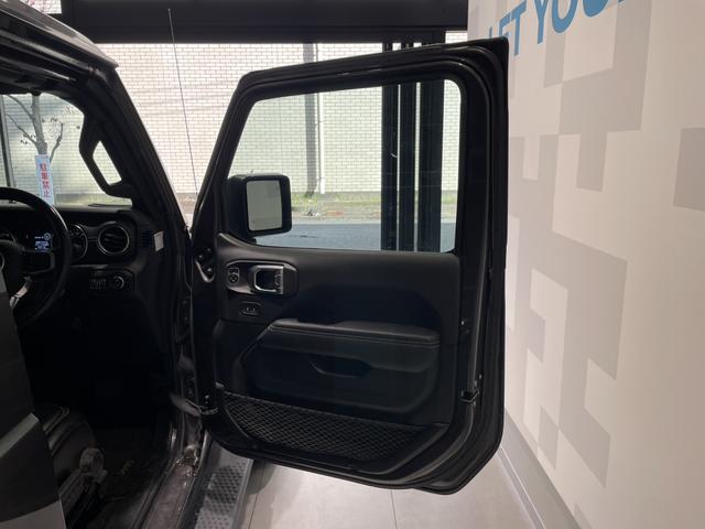 ジープ・ラングラー ８０ｔｈアニバーサリーエディション　認定中古車　ワンオーナー　ＥＴＣ２．０　Ａｐｐｌｅｃａｒｐｌａｙ　ＡｎｄｒｏｉｄＡｕｔｏ　ドライブレコーダー前後（19枚目）