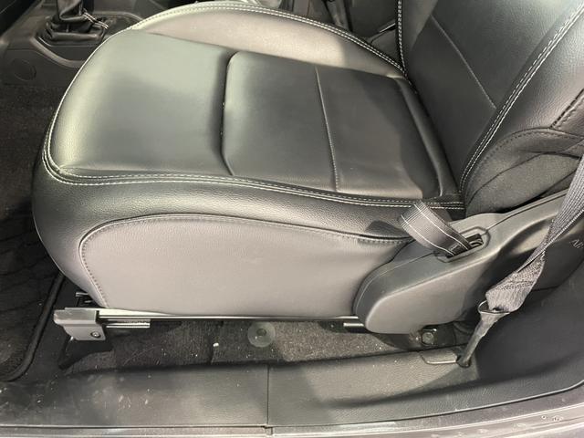 ジープ・ラングラー ８０ｔｈアニバーサリーエディション　認定中古車　ワンオーナー　ＥＴＣ２．０　Ａｐｐｌｅｃａｒｐｌａｙ　ＡｎｄｒｏｉｄＡｕｔｏ　ドライブレコーダー前後（28枚目）