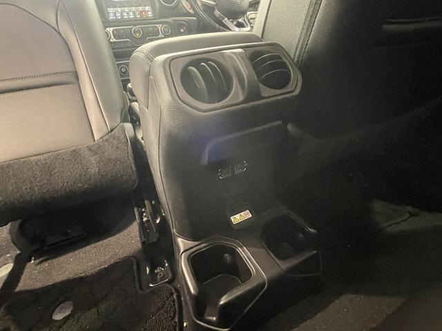 ジープ・ラングラー ８０ｔｈアニバーサリーエディション　認定中古車　ワンオーナー　ＥＴＣ２．０　Ａｐｐｌｅｃａｒｐｌａｙ　ＡｎｄｒｏｉｄＡｕｔｏ　ドライブレコーダー前後（52枚目）