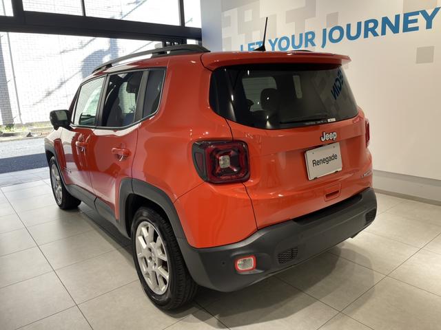 ジープ・レネゲード リミテッド　認定中古車　ワンオーナー　ＥＴＣ２．０　ＴＶチューナー　Ａｐｐｌｅｃａｒｐｌａｙ　ＡｎｄｒｏｉｄＡｕｔｏ　パワーシート　シートヒーター　ステアリングヒーター（8枚目）