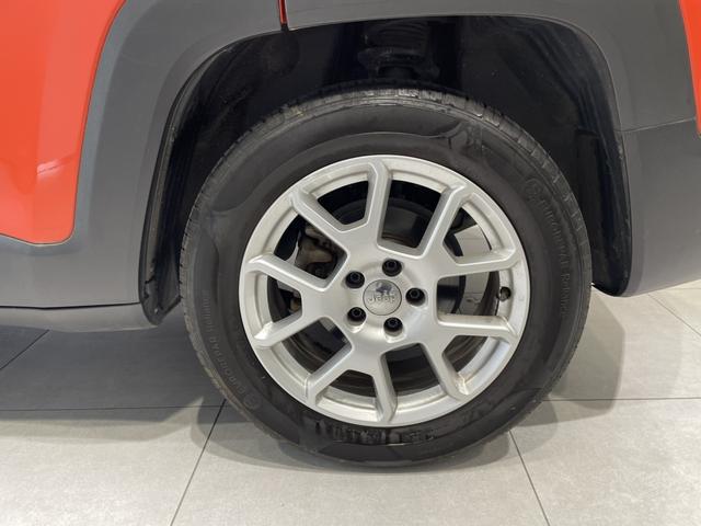 ジープ・レネゲード リミテッド　認定中古車　ワンオーナー　ＥＴＣ２．０　ＴＶチューナー　Ａｐｐｌｅｃａｒｐｌａｙ　ＡｎｄｒｏｉｄＡｕｔｏ　パワーシート　シートヒーター　ステアリングヒーター（9枚目）