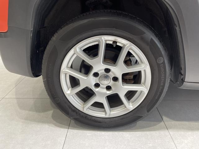 ジープ・レネゲード リミテッド　認定中古車　ワンオーナー　ＥＴＣ２．０　ＴＶチューナー　Ａｐｐｌｅｃａｒｐｌａｙ　ＡｎｄｒｏｉｄＡｕｔｏ　パワーシート　シートヒーター　ステアリングヒーター（11枚目）