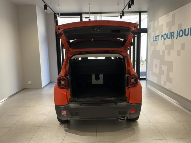 ジープ・レネゲード リミテッド　認定中古車　ワンオーナー　ＥＴＣ２．０　ＴＶチューナー　Ａｐｐｌｅｃａｒｐｌａｙ　ＡｎｄｒｏｉｄＡｕｔｏ　パワーシート　シートヒーター　ステアリングヒーター（16枚目）