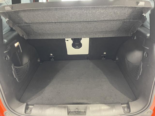 ジープ・レネゲード リミテッド　認定中古車　ワンオーナー　ＥＴＣ２．０　ＴＶチューナー　Ａｐｐｌｅｃａｒｐｌａｙ　ＡｎｄｒｏｉｄＡｕｔｏ　パワーシート　シートヒーター　ステアリングヒーター（17枚目）
