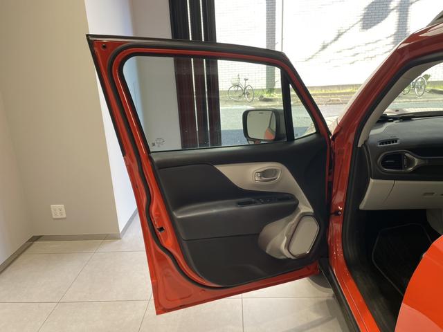 ジープ・レネゲード リミテッド　認定中古車　ワンオーナー　ＥＴＣ２．０　ＴＶチューナー　Ａｐｐｌｅｃａｒｐｌａｙ　ＡｎｄｒｏｉｄＡｕｔｏ　パワーシート　シートヒーター　ステアリングヒーター（23枚目）