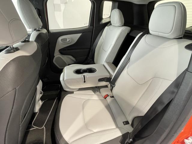 ジープ・レネゲード リミテッド　認定中古車　ワンオーナー　ＥＴＣ２．０　ＴＶチューナー　Ａｐｐｌｅｃａｒｐｌａｙ　ＡｎｄｒｏｉｄＡｕｔｏ　パワーシート　シートヒーター　ステアリングヒーター（33枚目）