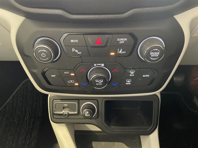 ジープ・レネゲード リミテッド　認定中古車　ワンオーナー　ＥＴＣ２．０　ＴＶチューナー　Ａｐｐｌｅｃａｒｐｌａｙ　ＡｎｄｒｏｉｄＡｕｔｏ　パワーシート　シートヒーター　ステアリングヒーター（49枚目）