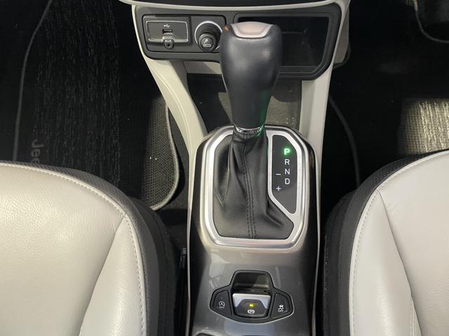 ジープ・レネゲード リミテッド　認定中古車　ワンオーナー　ＥＴＣ２．０　ＴＶチューナー　Ａｐｐｌｅｃａｒｐｌａｙ　ＡｎｄｒｏｉｄＡｕｔｏ　パワーシート　シートヒーター　ステアリングヒーター（50枚目）