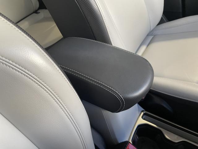 ジープ・レネゲード リミテッド　認定中古車　ワンオーナー　ＥＴＣ２．０　ＴＶチューナー　Ａｐｐｌｅｃａｒｐｌａｙ　ＡｎｄｒｏｉｄＡｕｔｏ　パワーシート　シートヒーター　ステアリングヒーター（52枚目）