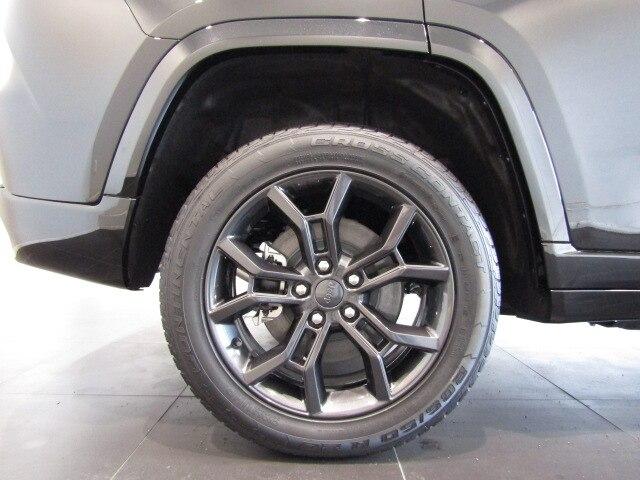 ジープ・グランドチェロキー 　３０ｔｈアニバーサリー　エディション　４ＷＤ（27枚目）