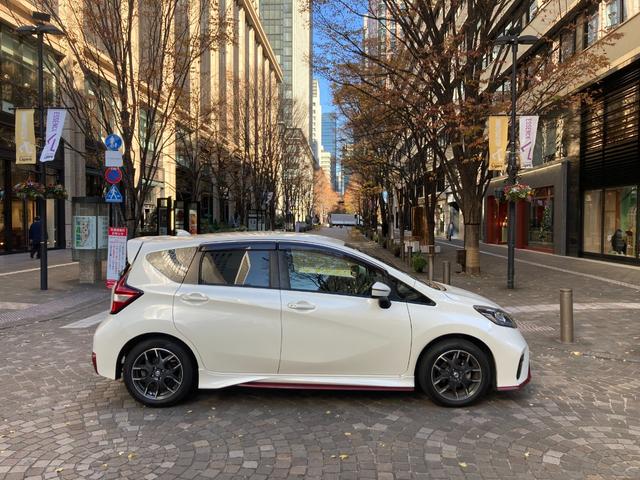 ノート ニスモ LEDヘッドライト ナビTVBカメラETC プッシュスタート エマージェンシーブレーキ 車線逸脱警報 アルカンターラコンビステアリング(3枚目)