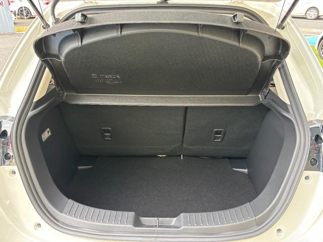ＭＡＺＤＡ２ ＸＤ　１００周年特別記念車　走行７，２４６キロ　ワンオーナー　マツコネナビ　フルセグＴＶ　ブルートゥース　ＥＴＣ　３６０°ビュー　専用レザー　シートヒーター　ステアリングヒーター　パワーシート　禁煙車（12枚目）