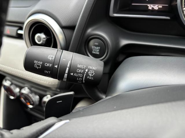 ＭＡＺＤＡ２ ＸＤ　１００周年特別記念車　走行７，２４６キロ　ワンオーナー　マツコネナビ　フルセグＴＶ　ブルートゥース　ＥＴＣ　３６０°ビュー　専用レザー　シートヒーター　ステアリングヒーター　パワーシート　禁煙車（30枚目）