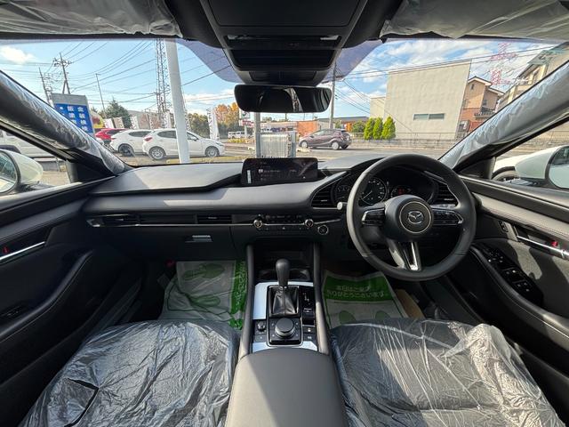 MAZDA3ファストバック 20S ツーリング 試乗車アップ 走行95km 360°ビュー ドライバーモニタリング マツダコネクト MHA8スピーカー アダプティブLED ワイヤレス充電 禁煙車(3枚目)