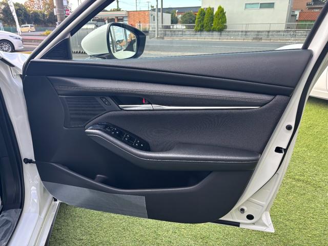 MAZDA3ファストバック 20S ツーリング 試乗車アップ 走行95km 360°ビュー ドライバーモニタリング マツダコネクト MHA8スピーカー アダプティブLED ワイヤレス充電 禁煙車(37枚目)