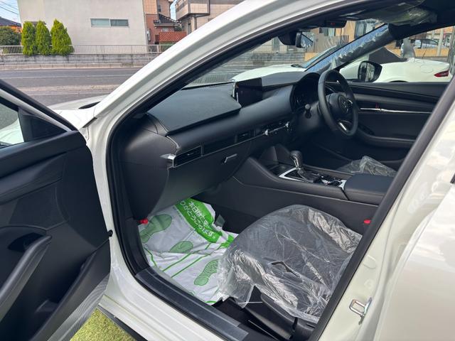 MAZDA3ファストバック 20S ツーリング 試乗車アップ 走行95km 360°ビュー ドライバーモニタリング マツダコネクト MHA8スピーカー アダプティブLED ワイヤレス充電 禁煙車(44枚目)