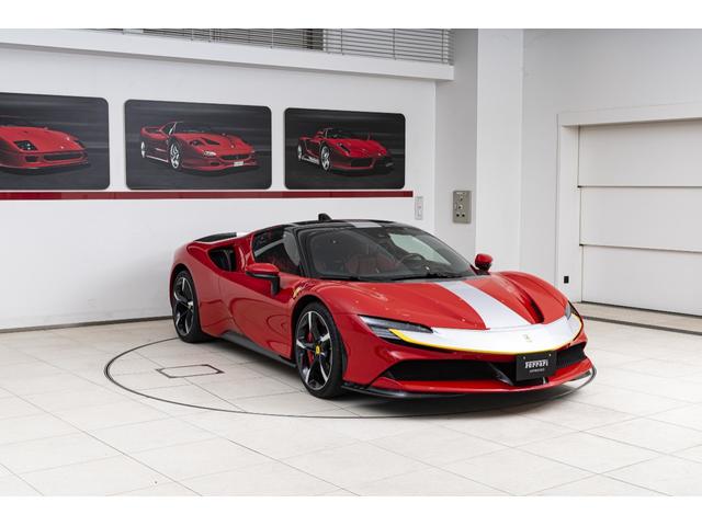 SF90ストラダーレ アセット フィオラノ F1 DCT E4WD 2トーンペインティングNERO ブラックセラミックマフラー カーボンホイールカーボンファイバーFSR バックカメラ OP2112(2枚目)