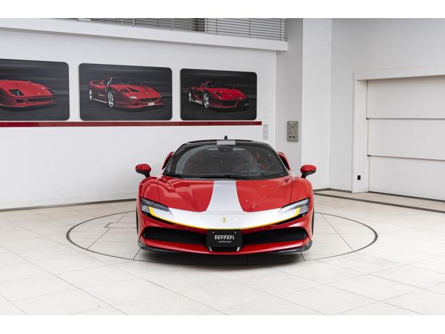 SF90ストラダーレ アセット フィオラノ F1 DCT E4WD 2トーンペインティングNERO ブラックセラミックマフラー カーボンホイールカーボンファイバーFSR バックカメラ OP2112(7枚目)