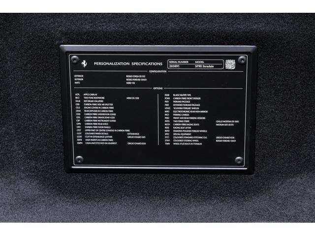 SF90ストラダーレ アセット フィオラノ F1 DCT E4WD 2トーンペインティングNERO ブラックセラミックマフラー カーボンホイールカーボンファイバーFSR バックカメラ OP2112(13枚目)