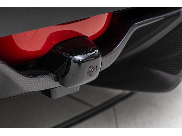SF90ストラダーレ アセット フィオラノ F1 DCT E4WD 2トーンペインティングNERO ブラックセラミックマフラー カーボンホイールカーボンファイバーFSR バックカメラ OP2112(26枚目)