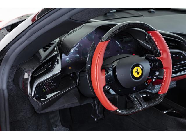 SF90ストラダーレ アセット フィオラノ F1 DCT E4WD 2トーンペインティングNERO ブラックセラミックマフラー カーボンホイールカーボンファイバーFSR バックカメラ OP2112(29枚目)