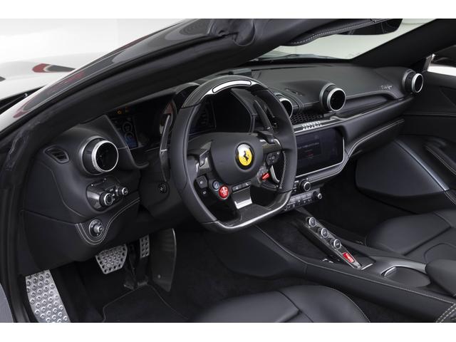 ポルトフィーノ F1 DCT 認定中古車 ADAS FULL PACKAGE SFロゴ サラウンドビューモニター アルミニウムキャリパー 跳ね馬刺繍カーボンダッシュボード カーボンF1コンソール フロントグリルクロームエッジ(6枚目)