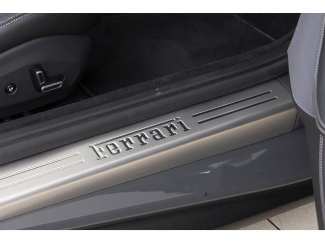 ポルトフィーノ F1 DCT 認定中古車 ADAS FULL PACKAGE SFロゴ サラウンドビューモニター アルミニウムキャリパー 跳ね馬刺繍カーボンダッシュボード カーボンF1コンソール フロントグリルクロームエッジ(16枚目)