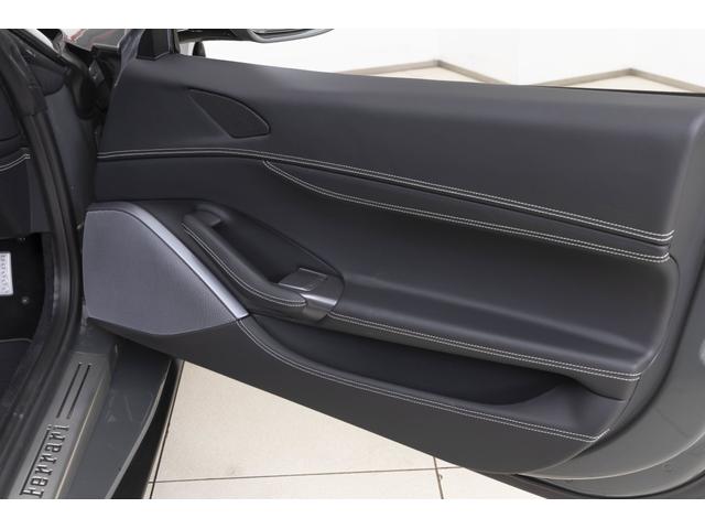 ポルトフィーノ F1 DCT 認定中古車 ADAS FULL PACKAGE SFロゴ サラウンドビューモニター アルミニウムキャリパー 跳ね馬刺繍カーボンダッシュボード カーボンF1コンソール フロントグリルクロームエッジ(17枚目)