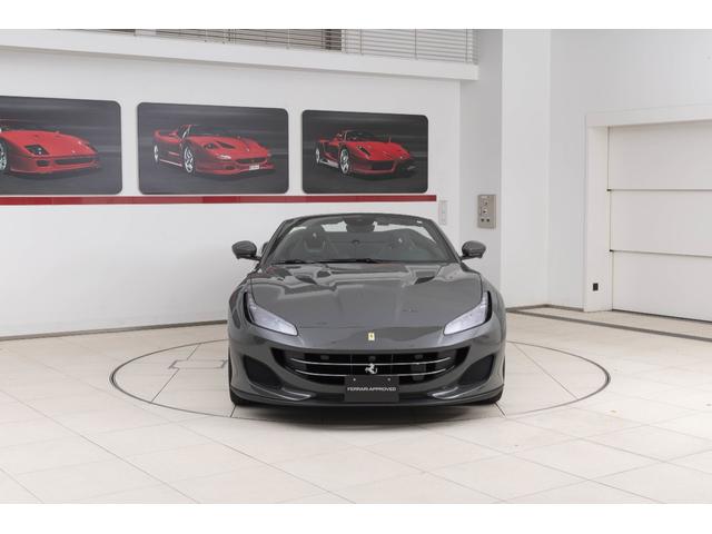 ポルトフィーノ F1 DCT 認定中古車 ADAS FULL PACKAGE SFロゴ サラウンドビューモニター アルミニウムキャリパー 跳ね馬刺繍カーボンダッシュボード カーボンF1コンソール フロントグリルクロームエッジ(24枚目)