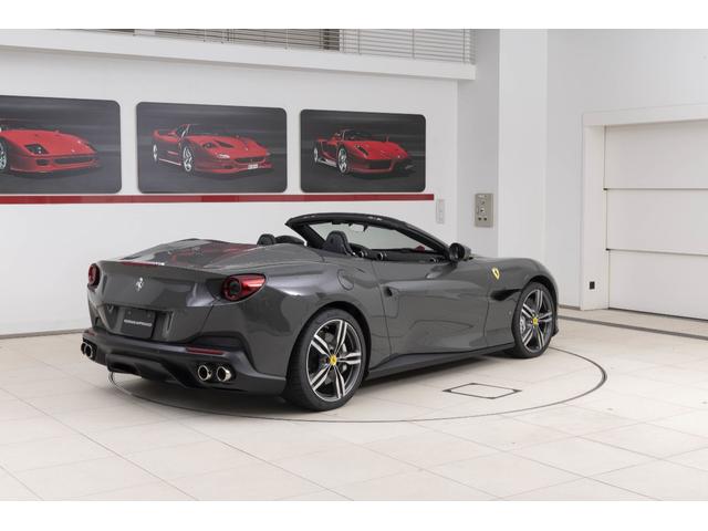 ポルトフィーノ F1 DCT 認定中古車 ADAS FULL PACKAGE SFロゴ サラウンドビューモニター アルミニウムキャリパー 跳ね馬刺繍カーボンダッシュボード カーボンF1コンソール フロントグリルクロームエッジ(27枚目)