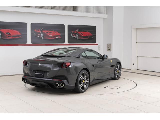 ポルトフィーノ F1 DCT 認定中古車 ADAS FULL PACKAGE SFロゴ サラウンドビューモニター アルミニウムキャリパー 跳ね馬刺繍カーボンダッシュボード カーボンF1コンソール フロントグリルクロームエッジ(34枚目)