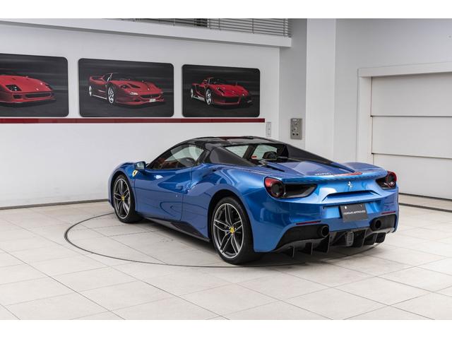 ４８８スパイダー 　Ｆ１　ＤＣＴ　Ａｐｐｌｅ　Ｃａｒｐｌａｙ　２トーンペイント　サスペンションリフト　バックカメラ　デイトナシートカーボンフロントスポイラー　カーボンリアディフューザー（27枚目）